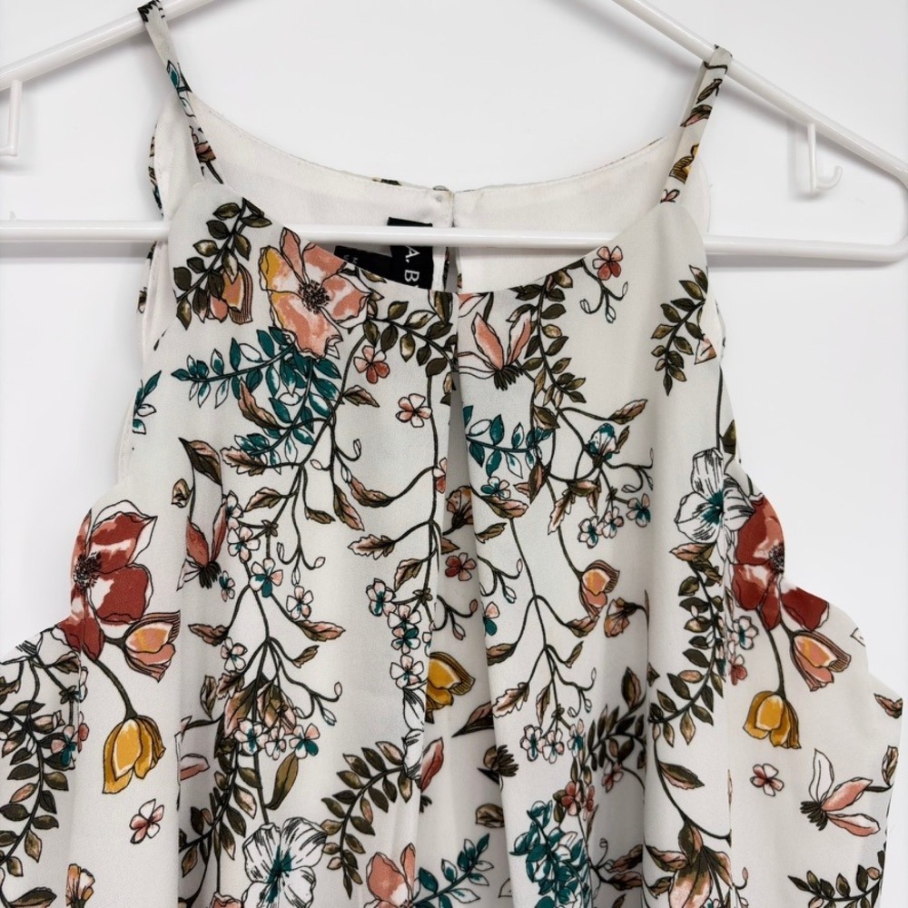 A. Byer Women's XL Floral Tank Top White Multicolor Sleeveless Stretch Blouse